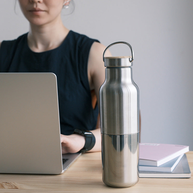 20oz-rise-reflect-with-bamboo-cap-p0 20oz_rise_reflect_desk_laptop_square.jpg
