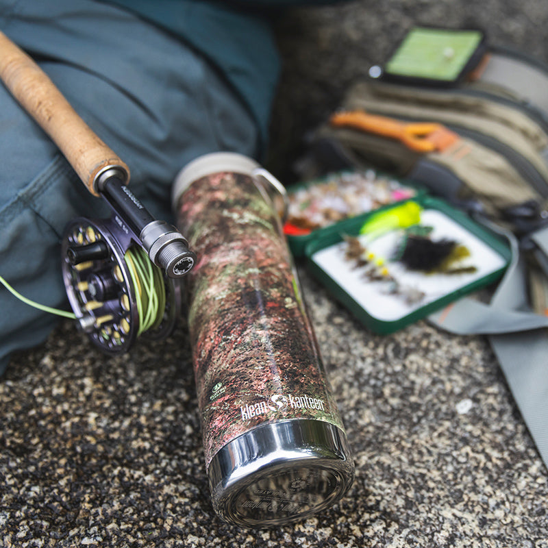 20oz-tkwide-with-cafe-cap-mossy-oak-k9 20oz_tumbler_mossyoak_rainbowtrout_flyfish_top_square.jpg