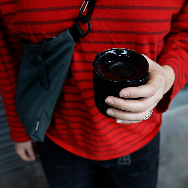 slide-lid-a4 8oz_rise_lowball_black_hand_top_square.jpg