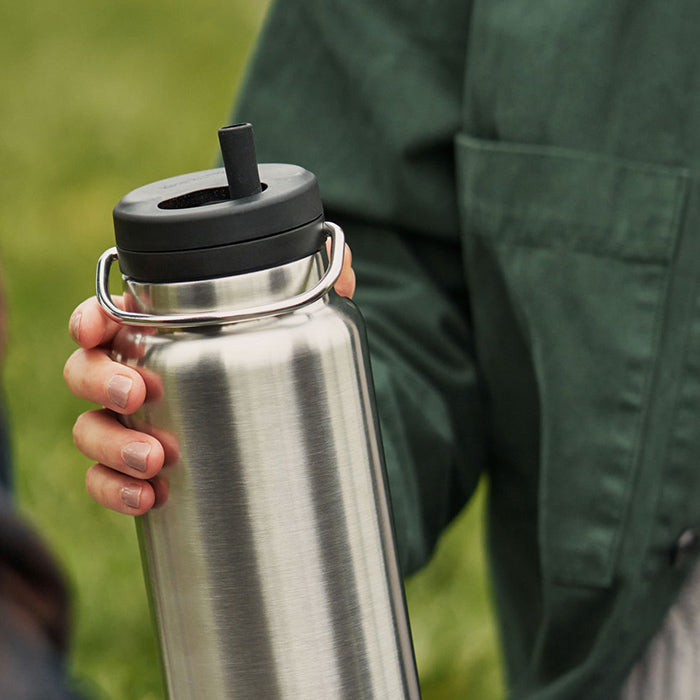 tkwide-twist-cap-with-straw-kit-l7 K32TKWSSL-BS-T-TWIST-32_oz_water_bottle_straw_cap_lifestyle_76e40be3-2488-47fa-afd0-c7d5ba075b15.jpg