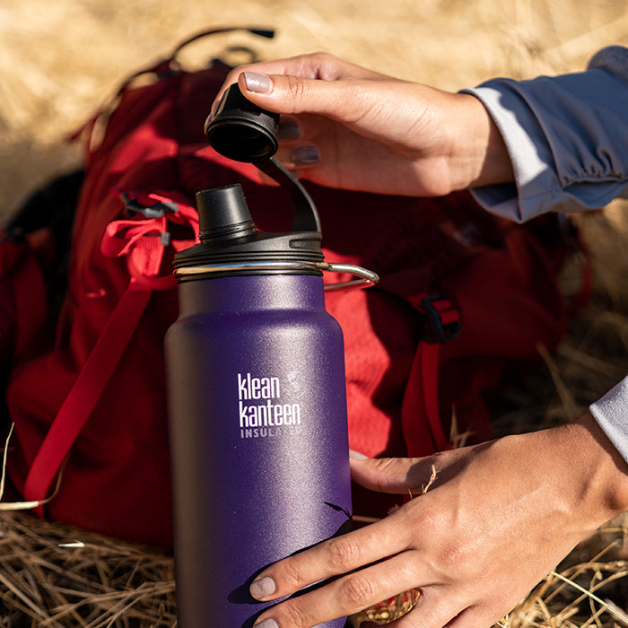 tkwide-chug-cap-s5 K32TKWSSL-KM-chug-cap-bottle-park_lifestyle.jpg