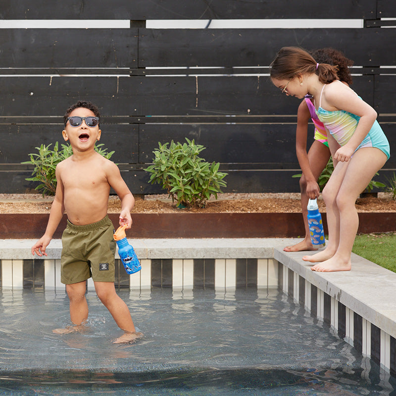 12oz-kid-s-classic-with-flip-seal-sport-cap-p1 kid_sport_flip_seal_12oz_boy_pool_square.jpg