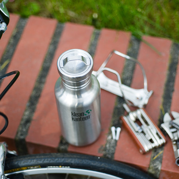classic-steel-loop-cap-q5 stainless_bottle_cap_bike_parts_lifestyle.jpg