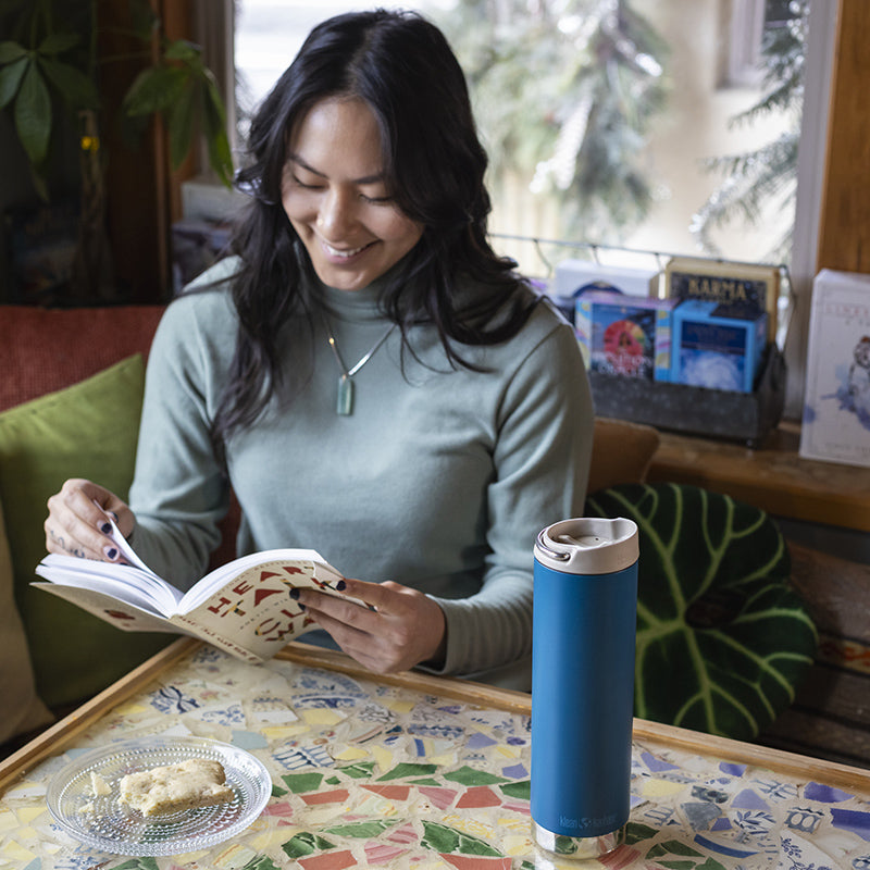 20oz-tkwide-with-cafe-cap-f8 tkwide_20oz_insulated_tumbler_cafe_woman_reading_square.jpg