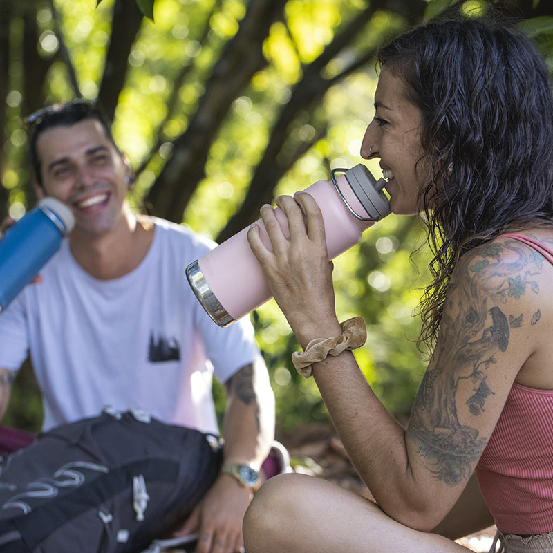 32oz-tkwide-with-twist-cap-g7 tkwide_32oz_insulated_bottle_twist_costarica_couple_drink_square.jpg