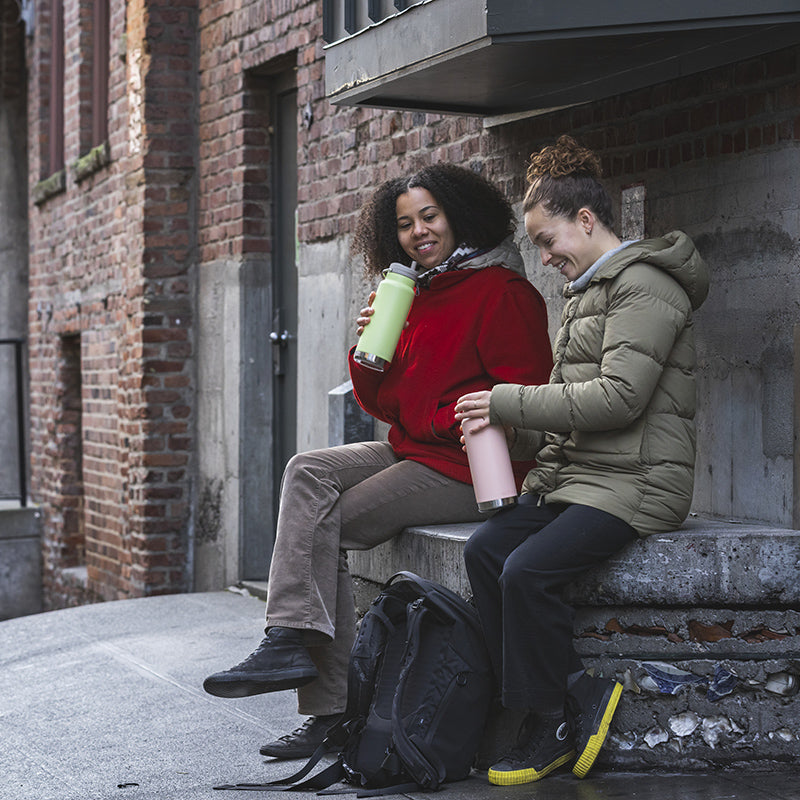 32oz-tkwide-with-twist-cap-g7 tkwide_32oz_insulated_bottle_twist_girls_city_winter_square.jpg